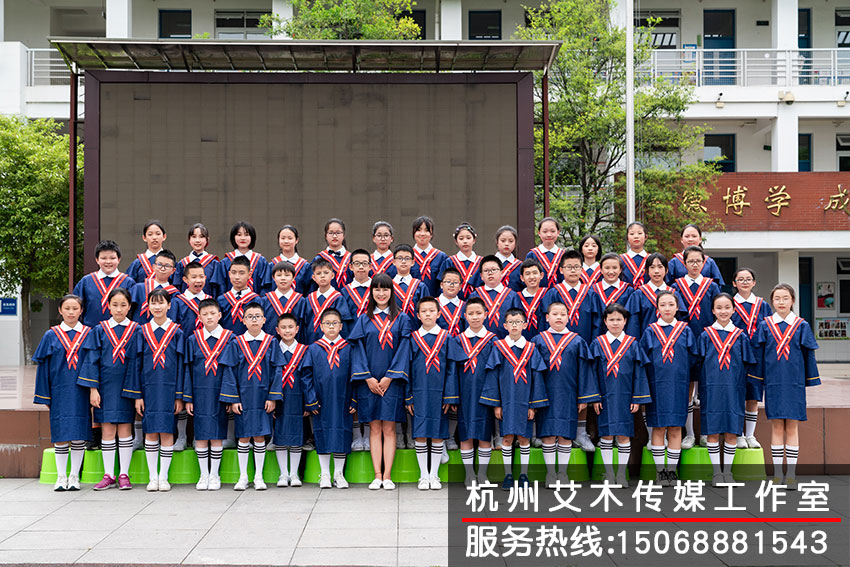 統(tǒng)一服裝的班級集體照拍攝